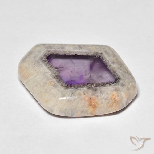 25.02 克拉紫水晶晶洞切片，26.1 x 21.5 毫米，产自巴西